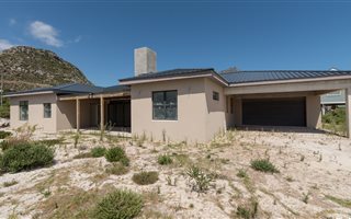 4 Bedroom House in Pringle Bay