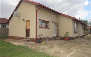 3 Bedroom House in Zakariyya Park