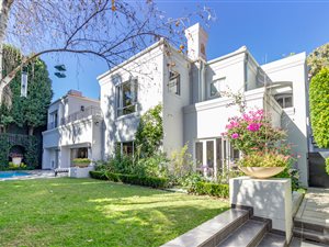 5 Bed House in Hyde Park