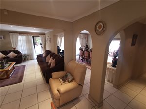 5 Bed House in Oakdene