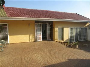 4 Bed House in Dewetshof