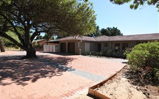 4 Bedroom House in Amandelrug