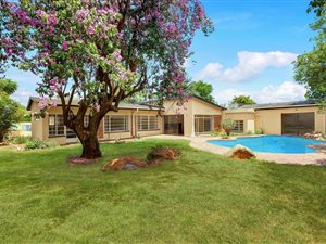 4 Bed House in Kensington B
