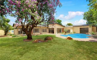 4 Bedroom House in Kensington B