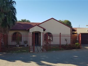 3 Bed House in Royldene