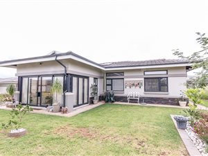 2 Bed Apartment in Zesfontein AH