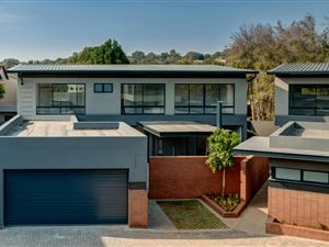 4 Bed House in Waterkloof Ridge