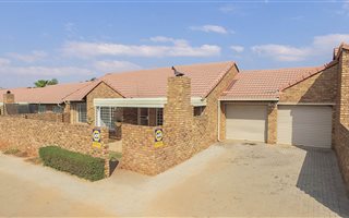 3 Bedroom Townhouse in Pierre van Ryneveld