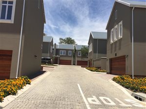 3 Bed Duplex in Fourways
