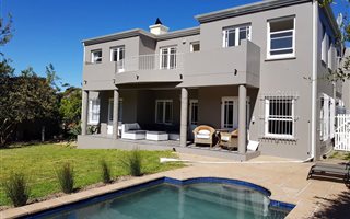 3 Bedroom House in Constantia