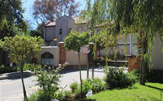 2 Bedroom Apartment in Saxonwold
