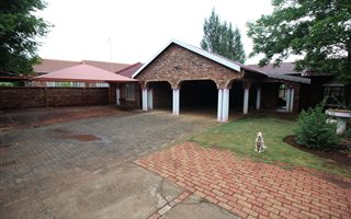 3 Bedroom House in Mooivallei Park