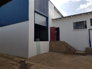1100 m² Industrial space in Tulisa Park