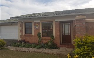 3 Bedroom Townhouse in Hayfields