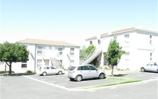 1 Bedroom Apartment in Vredekloof East