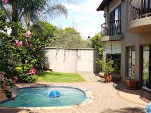 6 Bed House in Irene View Estate