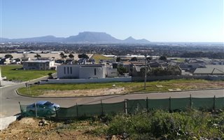 968 m² Land available in Baronetcy Estate