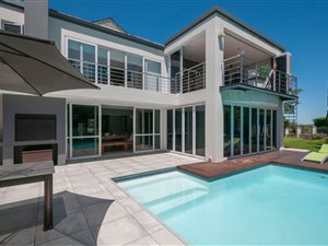 4 Bed House in Erinvale Estate