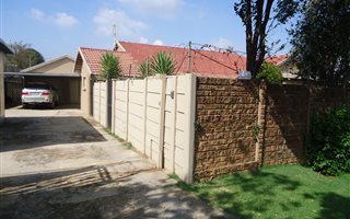 3 Bedroom House in Ontdekkers Park