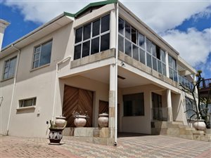 5 Bed House in De Bakke
