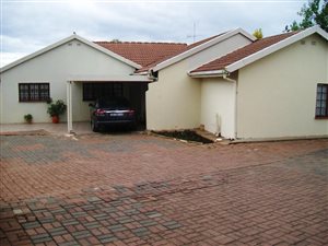11 Bed House in Kokstad