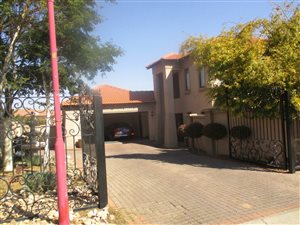 3 Bed House in Amberfield Manor