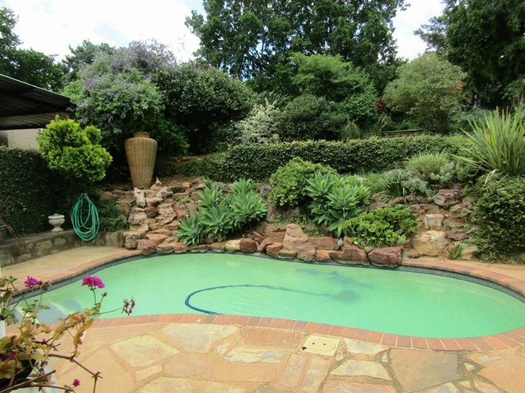 3 Bedroom House in Prestbury photo number 21