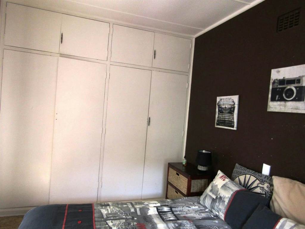 3 Bedroom House in Prestbury photo number 6