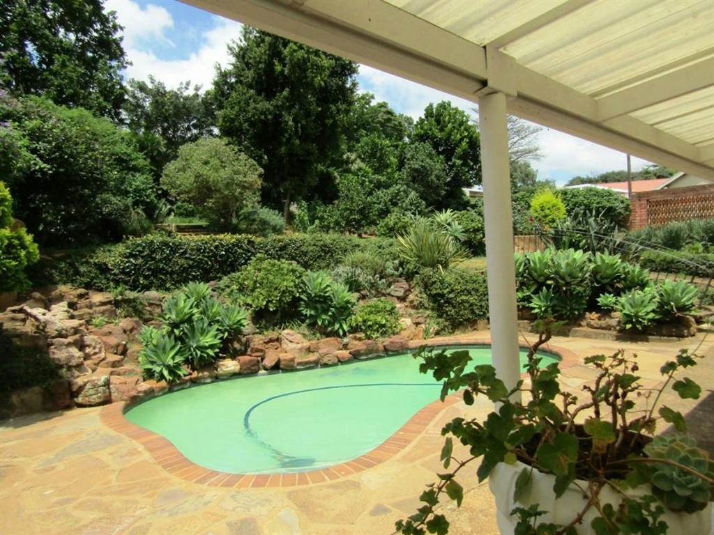 3 Bedroom House in Prestbury photo number 16