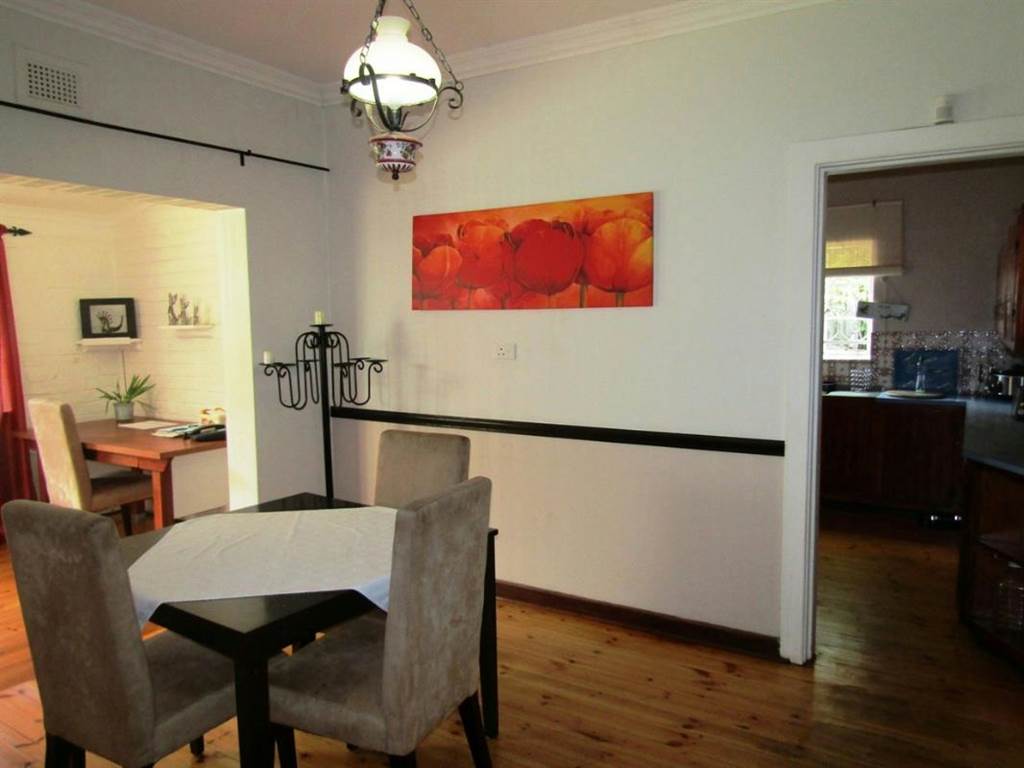 3 Bedroom House in Prestbury photo number 3