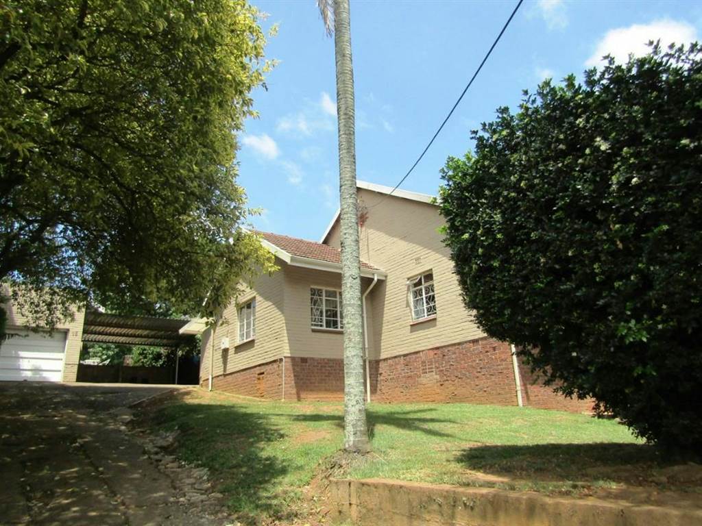 3 Bedroom House in Prestbury photo number 23