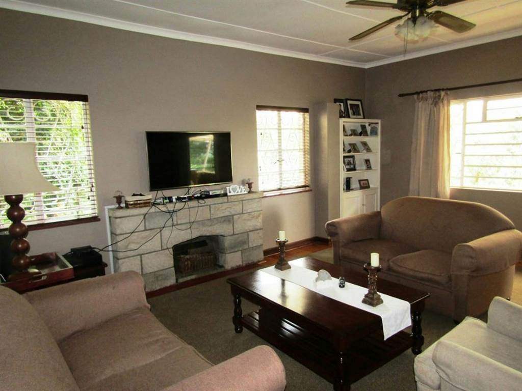 3 Bedroom House in Prestbury photo number 24