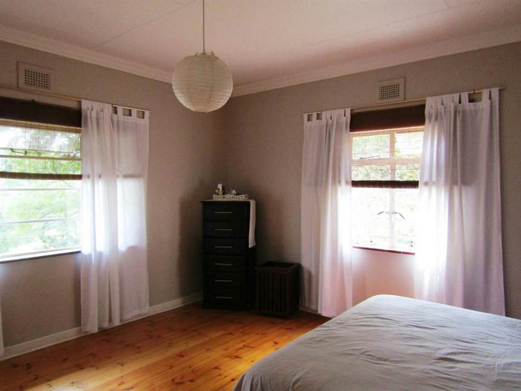 3 Bedroom House in Prestbury photo number 8