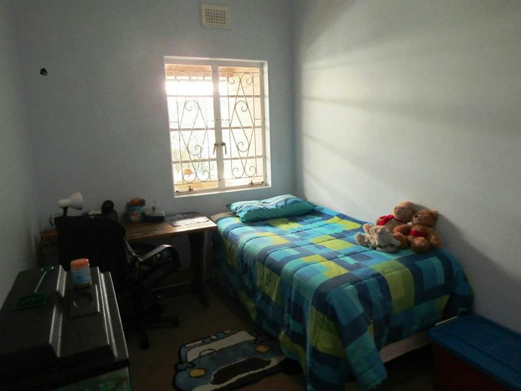 3 Bedroom House in Prestbury photo number 10