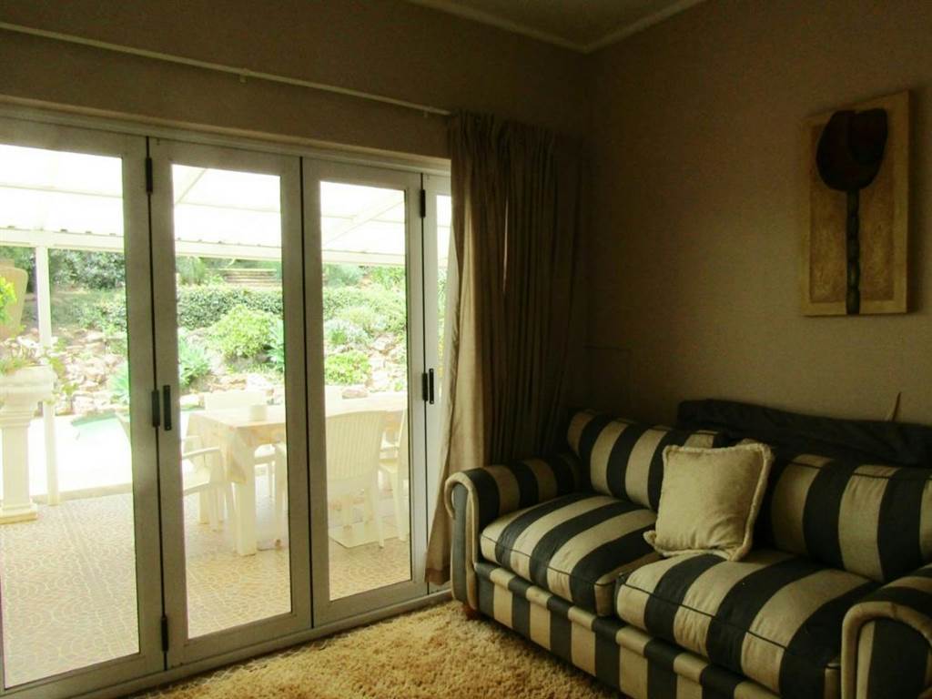 3 Bedroom House in Prestbury photo number 22