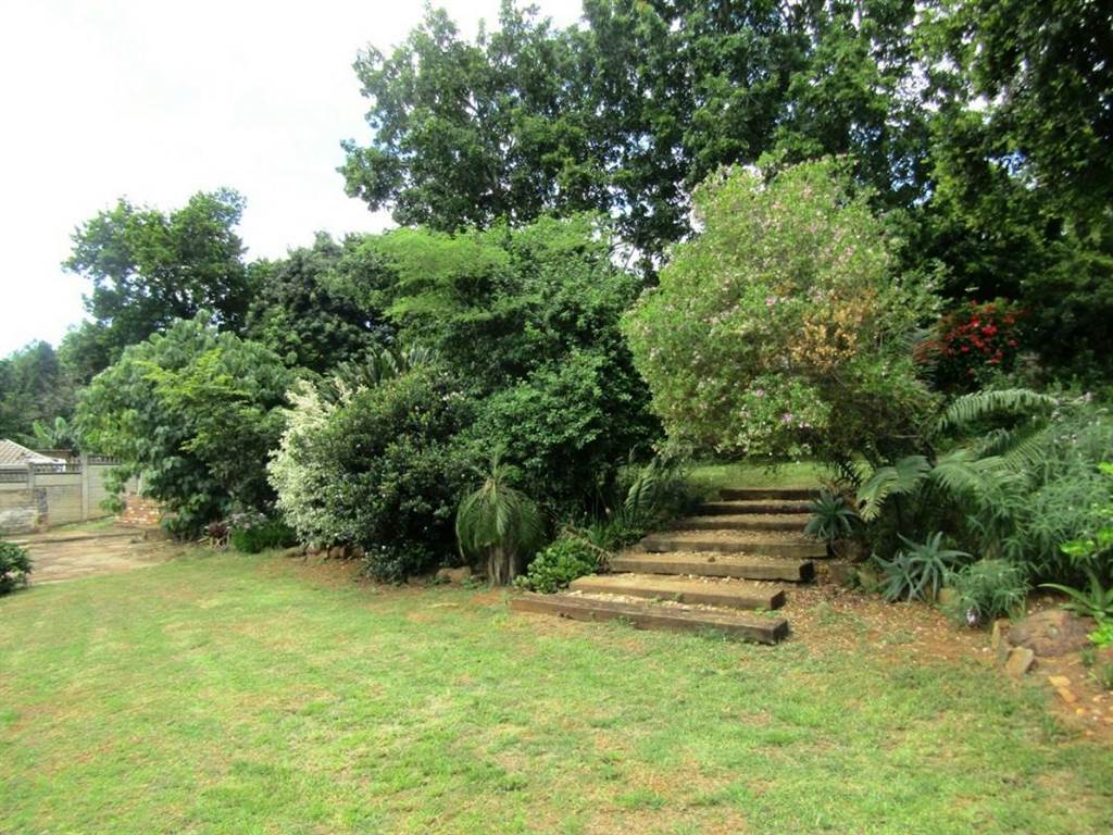 3 Bedroom House in Prestbury photo number 14