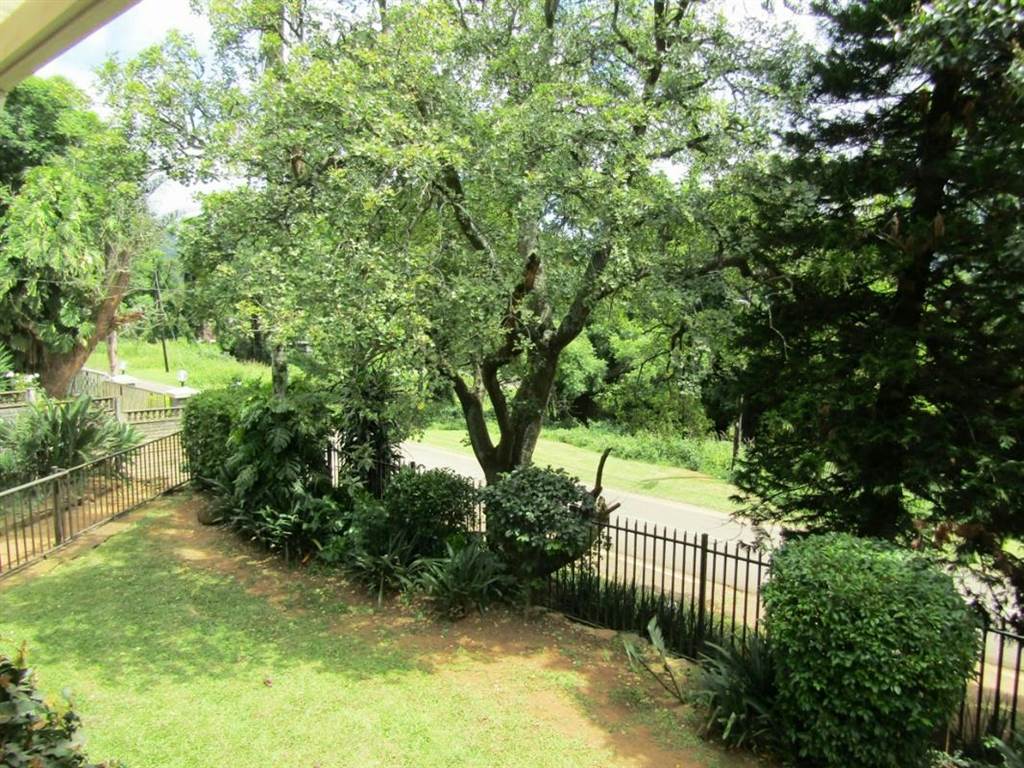 3 Bedroom House in Prestbury photo number 17