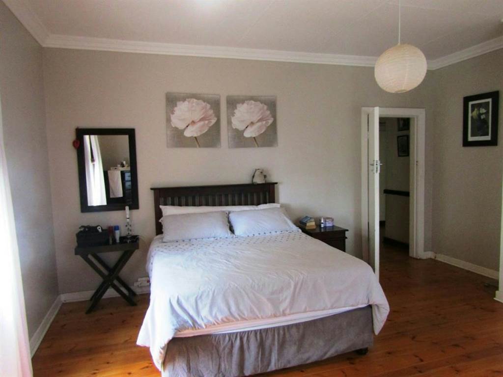 3 Bedroom House in Prestbury photo number 7