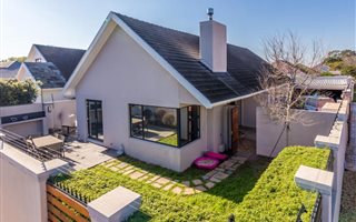 3 Bedroom House in Claremont