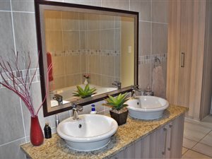3 Bed Townhouse in Candlewoods Estate