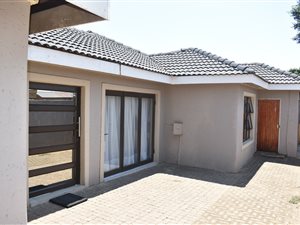 3 Bed House in Orlando East