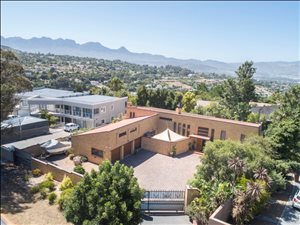 5 Bed House in Heldervue