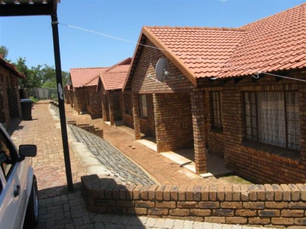 2 Bed Apartment in Philip Nel Park R 4520 For rent Gauteng