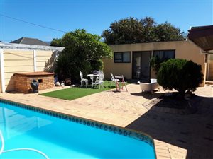 Bachelor apartment in Plumstead