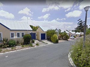 2 Bed House in Oakglen
