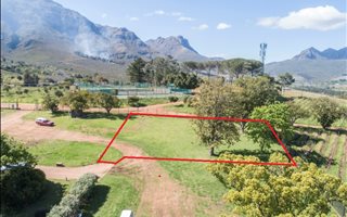 1217 m² Land available in La Pastorale