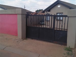 2 Bed House in Protea Glen
