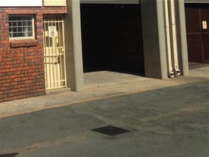 464 m² Industrial space in Strydompark