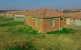 2 Bedroom House in Heuweloord