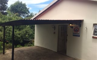 2 Bedroom Garden Cottage in Hillcrest Park